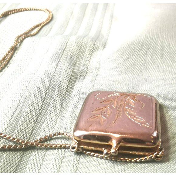 Women's Necklace Pendant Purse1928 Jewelry Co. Gold Tone Closure Necklace Stamp - Picture 7 of 8
